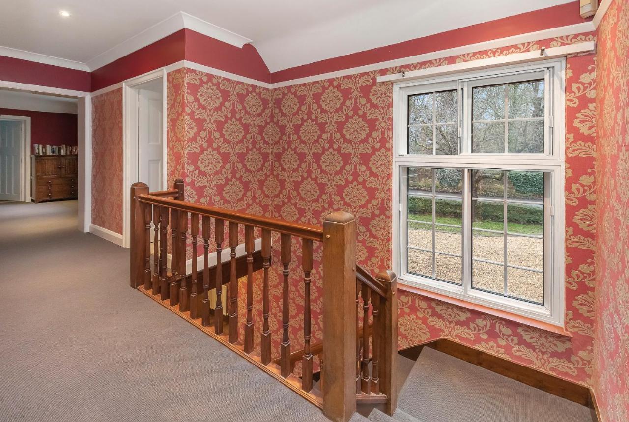 Hotel Westleigh à Ashtead Extérieur photo
