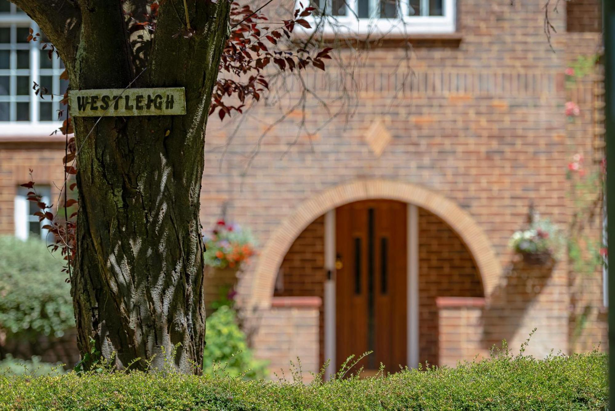 Hotel Westleigh à Ashtead Extérieur photo