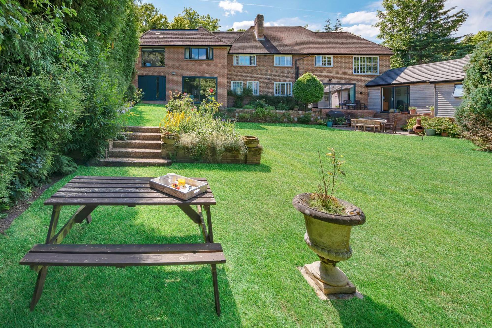 Hotel Westleigh à Ashtead Extérieur photo